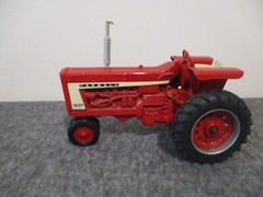 ERTL VINTAGE FARMALL 706 RED TRACTOR – DIE CAST – DECALS – EXCELLENT