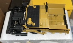 NZG Caterpillar AP 1000 Asphalt Paver 1/50 NIB