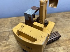 1/16 ERTL Case Model 688 Excavator Construction Toy W/ Tracks