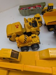 25 Piece Toy Box Heavy Equipment Lot Tonka Cat Kubota Caterpillar Dozer Loader