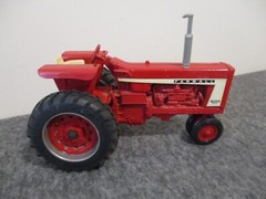 ERTL VINTAGE FARMALL 706 RED TRACTOR – DIE CAST – DECALS – EXCELLENT