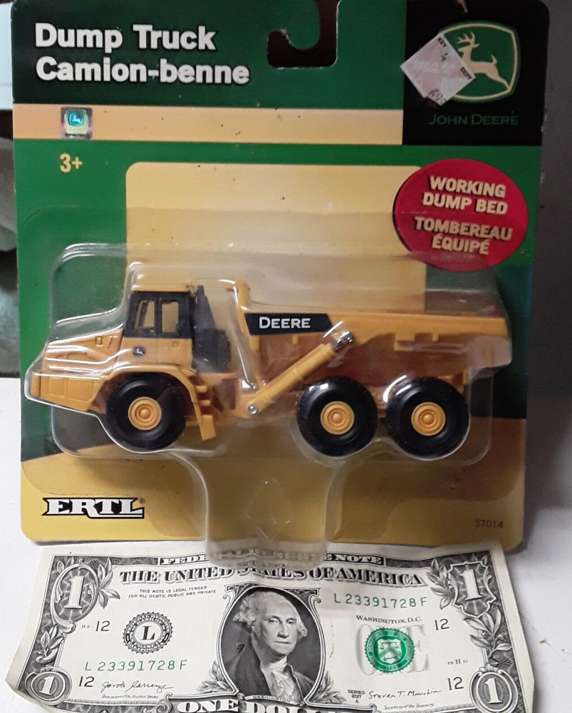 Ertl John Deere Dump Truck Working Dump Bed NEW on Card 1/64 2011 Edition