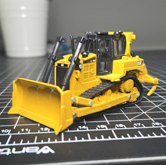 Diecast Masters CAT D6R Dozer 1:64 Diecast Model Yellow/Black 85691