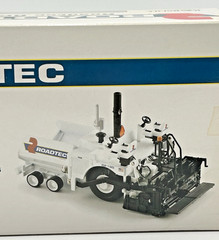 Norscot Roadtec RP190 Diecast Paver 1:50 Sealed Box Moving Parts Realist Replica