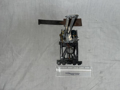 ODD RARE VINTAGE H.O. DIE CAST MOTORIZED CRANE / COAL LOADER FOR RESTORATION