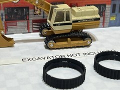 ERTL Diecast International 640 Excavator Equipment 1/64 (TRACKS ONLY)