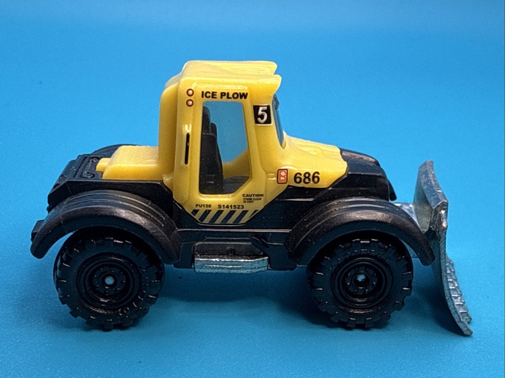 2005 Matchbox Yellow Snow Tractor «Plowverizer»