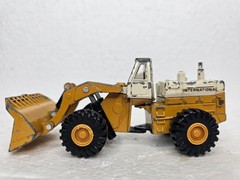 Lot of 2 ERTL Diecast International Harvester 350 Payhauler and 560 Wheel Loader