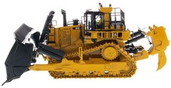 DIECAST MASTERS – CATERPILLAR D11T CD equipped with ripper accompanied by a figure…