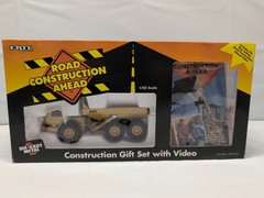 Ertl Caterpillar D350D Articulated Dump Truck Gift Set W/ VHS Video VTG 1994 NIB