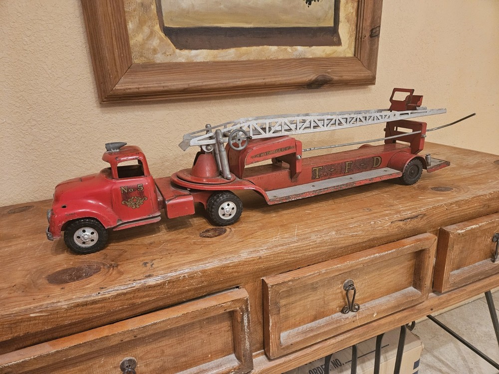 VINTAGE RED TONKA NO.5 AERIAL FIRE ENGINE 1960’S-INCOMPLETE!!…STILL KOOL!
