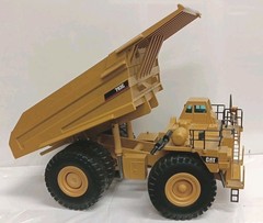 2000 VTG CAT 793C Off-Highway Truck NZG No. 403 1/50th Scale NEW IN ORIGINAL BOX