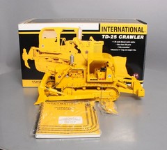 First Gear 79-0156 1:25 DieCast Construction Pioneer International TD-25 Crawler