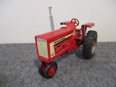 ERTL VINTAGE FARMALL 706 RED TRACTOR – DIE CAST – DECALS – EXCELLENT