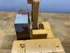 1/16 ERTL Case Model 688 Excavator Construction Toy W/ Tracks