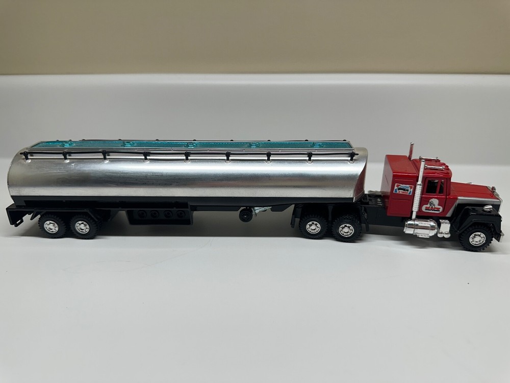 Diapet Mack truck Tank-Lorry 1:50 Yonezawa Toys Made In Japan
