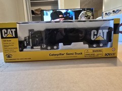 CAT DIE CAST 1:64 TRACTOR TRAILER CATERPILLAR SEMI-TRUCK 55054