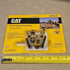 Vintage 1999 Norscot Cat Rome Wing-fold Disk 1:64 Diecast Replica 55012 NEW