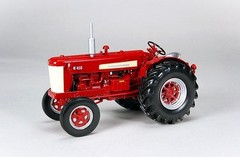 Spec-Cast ZJD-1683 International W450 Gas Tractor 1/16 Die-cast MIB