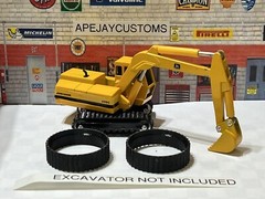 ERTL Diecast John Deere 690LC Excavator Equipment 1/64 (TRACKS ONLY)