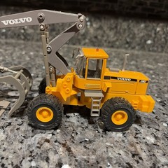 Volvo L180C 1:50 Scale High Lift Log Loader Diecast Metal And Plastic