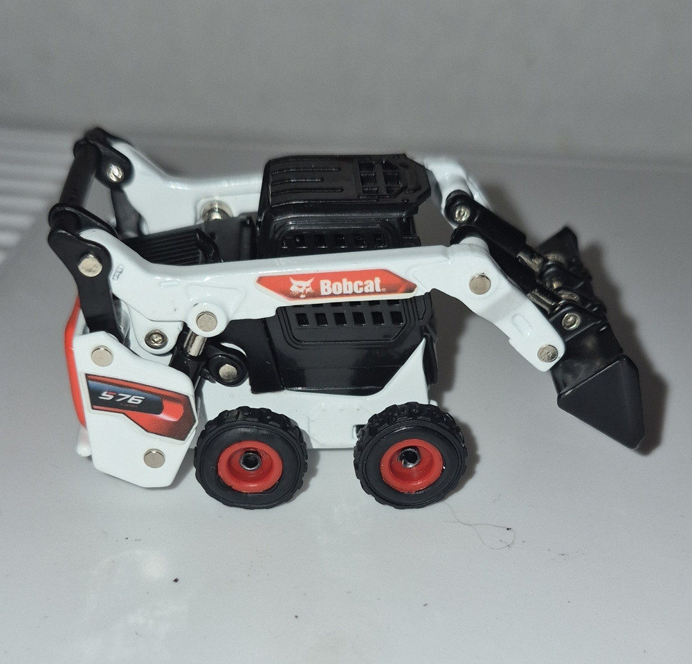 TOMY Toomies Bobcat S76 Skid Steer Loader 1:64 White/Black/Red 2023