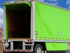 1/64 DCP LIME GREEN 28′ WABASH DRY VAN PUP TRAILER SET
