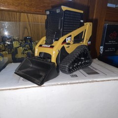 Caterpillar CAT 247B Tracked Loader Diecast Metal Model 1:32 Yellow Black