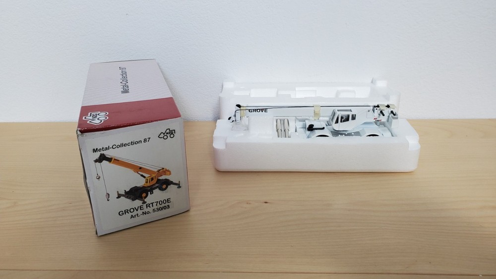 1/87 NZG 530/03 Grove RT700E Crane (White)