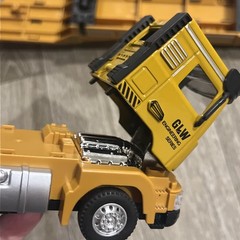 GLW Metal Models Engineering Series Semi Truck With Lights Sound Lowboy Trailer.