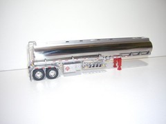 DCP FIRST GEAR 1/64 CHROME WITH RED LANDING GEAR HEIL FUEL TANKER