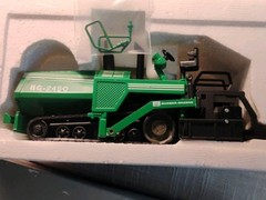 Caterpillar Cat AP-1055B Asphalt Paver – NZG 1:50 Scale Diecast Barber Green