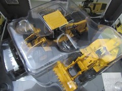 DIECAST MASTERS 1/50 EVOLUTION SERIES CATERPILLAR WHEEL LOADER SET – NIB