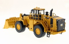 CAT Caterpillar 988K Wheel Loader with Operator 1/50 High Line Series