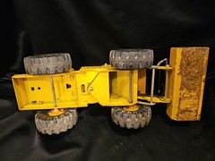 Vintage Mighty Tonka Loader Construction Toy 3920 w/ original Box Pressed Steel