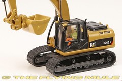 Diecast Masters 1:87 320D L Excavator w/4 Work Tools