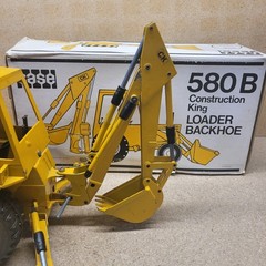 VTG Case 580B Construction King «Red Belly» Backhoe 1/16 – Gescha – W. Germany