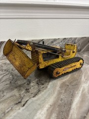 D-320 1960’S VINTAGE YELLOW CIRCA TONKA TRENCHER-RUBBER TREAD-PRESSED STEEL!