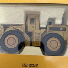 Ertl 2435 1:50 scale die-cast model of a Caterpillar 988B Wheel Loader. Box 4