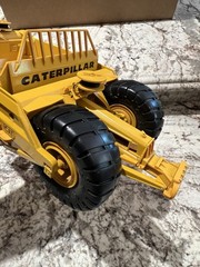 Caterpillar No. 456 Scraper ACMOC 1/25 First Gear 2011. No Box. Great Price!