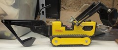 Vtg PRESSED STEEL TONKA T-6 TRACK FRONT END LOADER BACKHOE BULLDOZER 19″ Toy