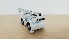 1/87 NZG 530/03 Grove RT700E Crane (White)