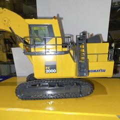 Komatsu PC2000-8 Excavator Diecast Model 1:50 Yellow Gray Black Boxed