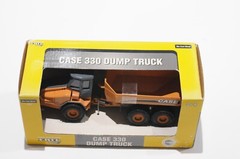 RC2 ERTL CASE 330 DUMP TRUCK IN SCALE 1:50 NEW