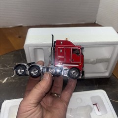 Twh 1/50 Drake Kenworth K200 Prime Mover Red But Box Says White?