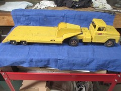 TONKA TOYS TRUCK w/ LOW BOY BED TRAILER CONSTRUCTION EQUIPMENT HAULER 14 wheeler
