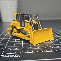 Diecast Masters CAT D6R Dozer 1:64 Diecast Model Yellow/Black 85691
