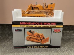 * SPECCAST 1/16 MINNEAPOLIS-MOLINE TWO STAR CRAWLER W/BLADE DIECAST *ST
