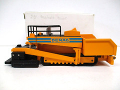 NZG- DEMAG 120 C ASPHALT PAVER FINISHER – 1/50 DIECAST