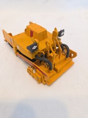 NZG Model #290 1:50 ‘Blaw Knox PF 500 Paver’. Looks Good. Nice Piece.